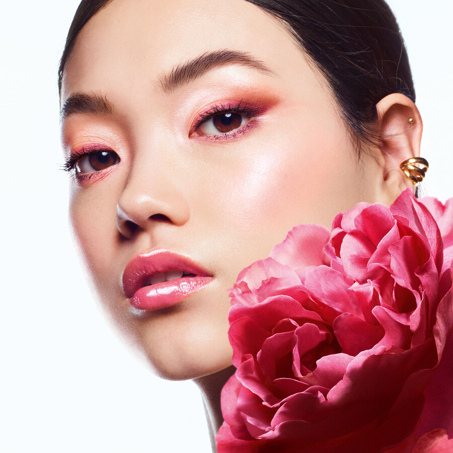 aceite kisskiss bee glow ⋅ aceite labial con tinte de miel 92 de origen natural ⋅ guerlain